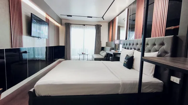 جناح بسرير كوين وسرير فردي بشرفة، Moc Huong Hotel 5/10