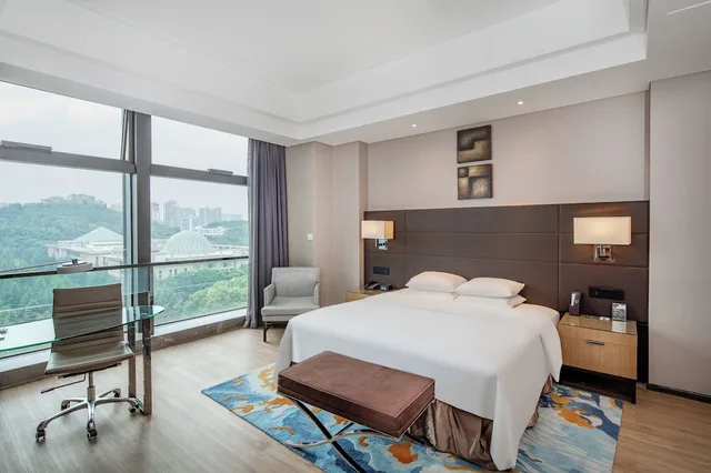غرفة كلوب بسرير كينج بإطلالة على المدينة، Renaissance Guiyang Hotel 7/10