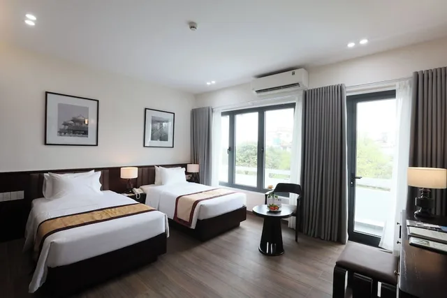 غرفة بريميير بسريرين منفصلين بإطلالة على الحديقة، Huong Giang Hotel 3/10