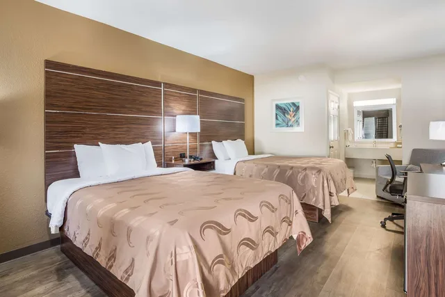 غرفة بسريرين كوين للمدخنين لذوي الإعاقة، Quality Inn and Suites Suffolk 1/3