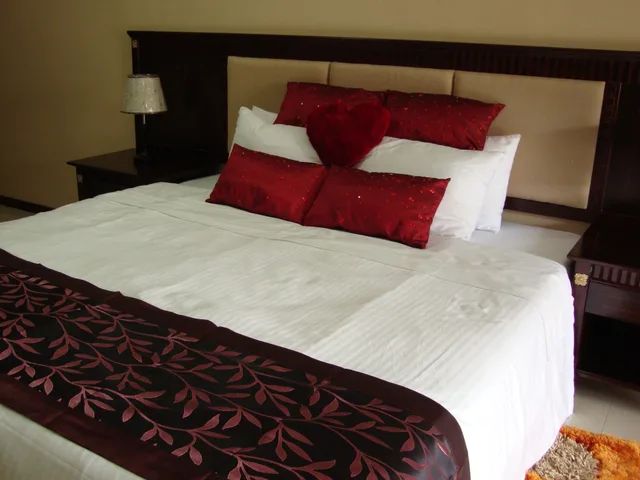 غرفة ديلوكس بسرير كينج، Riverside Hotel and Conference Centre 3/4