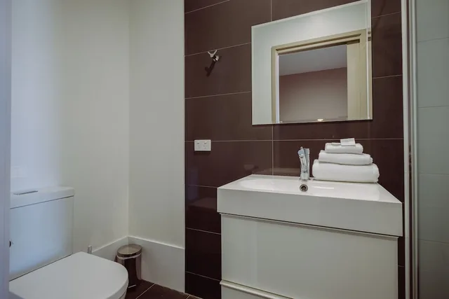 جناح تنفيذي بسريرين كوين بغرفتي نوم بمطبخ صغير، Crossroads Hotel Narrabri 3/3