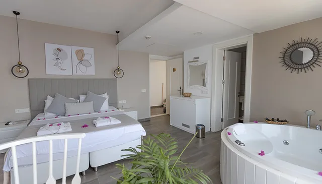 غرفة ديلوكس بسرير مزدوج بإطلالة على البحر، La Kumsal Hotel 4/5