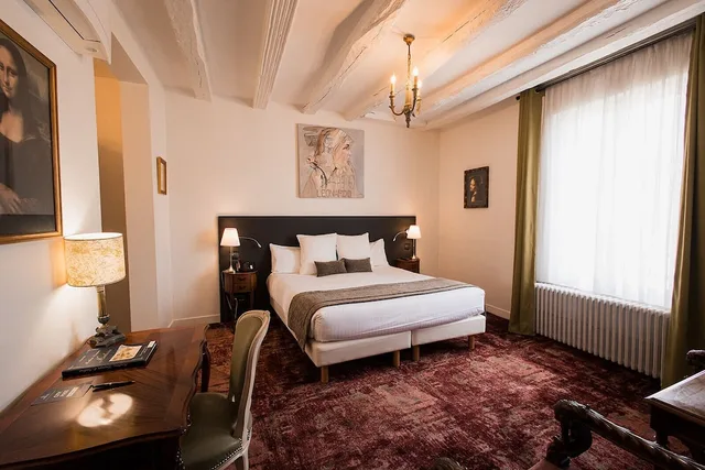 غرفة بريستيج بسرير كينج بإطلالة على الحديقة، Hotel Au Charme Rabelaisien 1/6