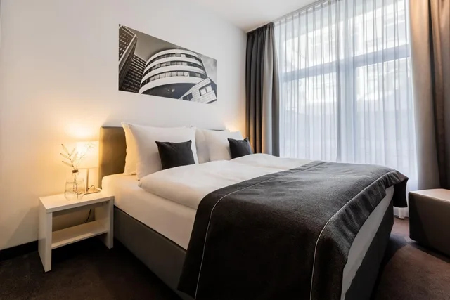 Standard, Single Bed, Bathtub, Garner Hotel Berlin - Gendarmenmarkt by IHG 3/8