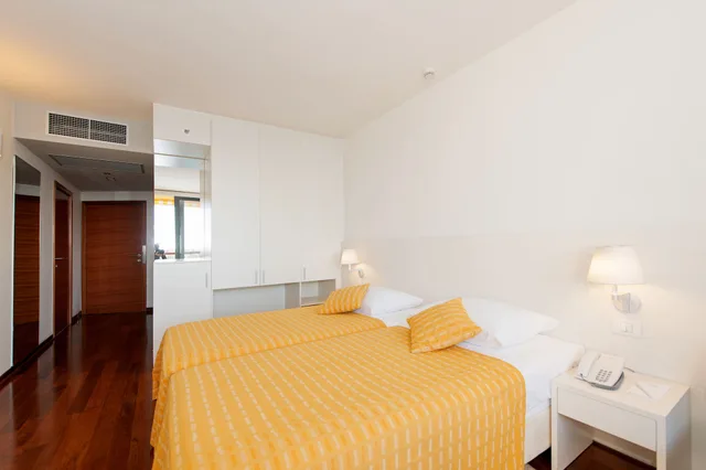 غرفة عائلية بأربعة أسرّة بشرفة، Island Hotel Istra 2/6