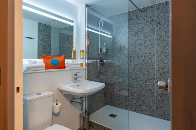 Pop, Smart, Double Bed, greet Hotel Chatellerault 4/5