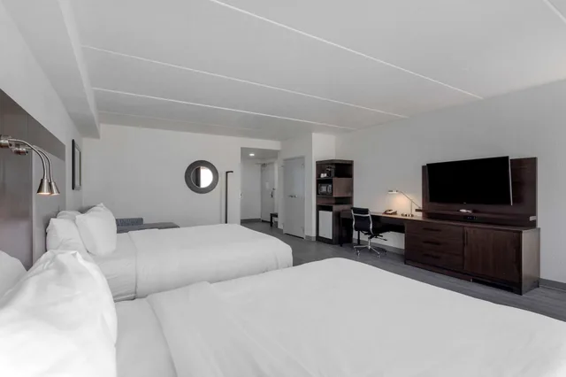 جناح بسريرين كوين مع أريكة لذوي الإعاقة، Comfort Suites Mount Juliet 2/5