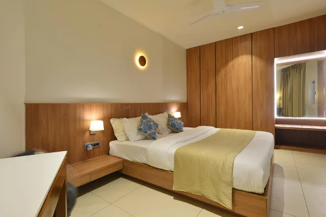 Suite, King and Twin Beds, Hotel Panchavati Yatri 1/1