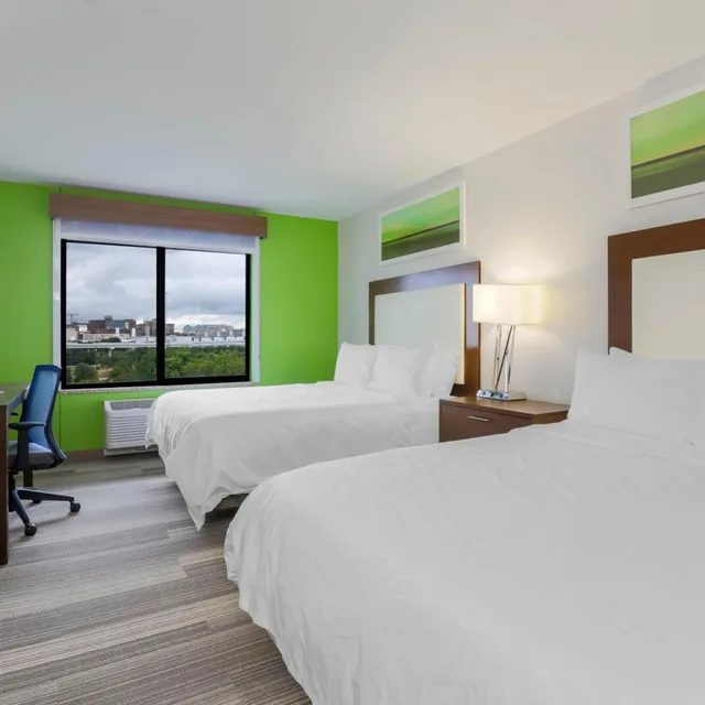 Standard, 2 Queen Beds, with View, Bathtub, Holiday Inn Express & Suites Downtown Fort Worth 2/2