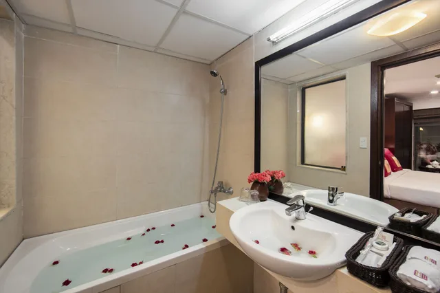 غرفة فاخرة بسرير مزدوج بإطلالة على المدينة، Au Coeur D Apos Hanoi Boutique Hotel 4/5