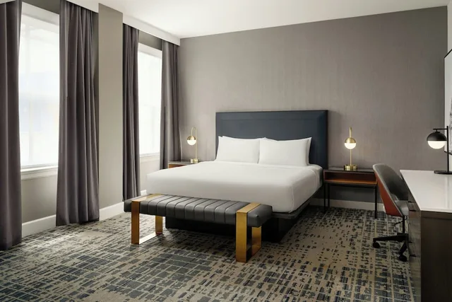 غرفة تنفيذية بسرير كينج، Le Meridien Philadelphia 4/8