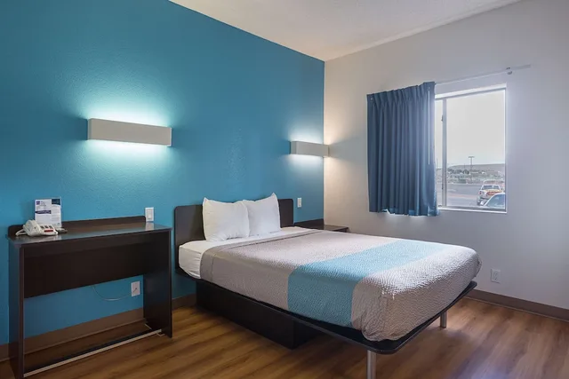 غرفة بسرير كوين، Motel6 Page, AZ 1/4