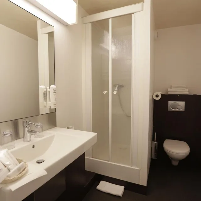 غرفة رباعية، Hotel Au Petit Caporal 3/9