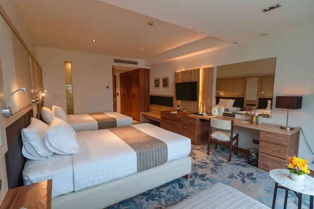 غرفة ديلوكس بسرير كينج بإطلالة على النهر، Cambodiana Hotel 10/10