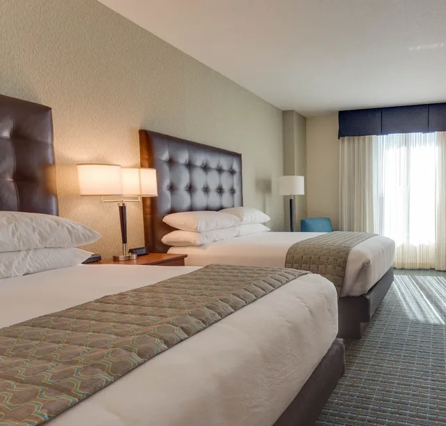غرفة بسريرين كوين في طابق مرتفع، Drury In and Suites Gainesville 2/3