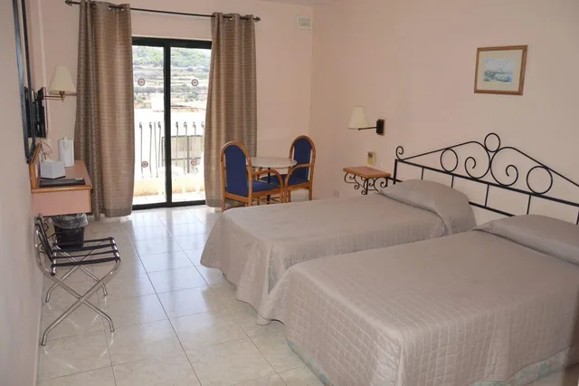 غرفة قياسية بسريرين منفصلين، Xemxija Bay Hotel (ex Porto Azzurro) 1/5