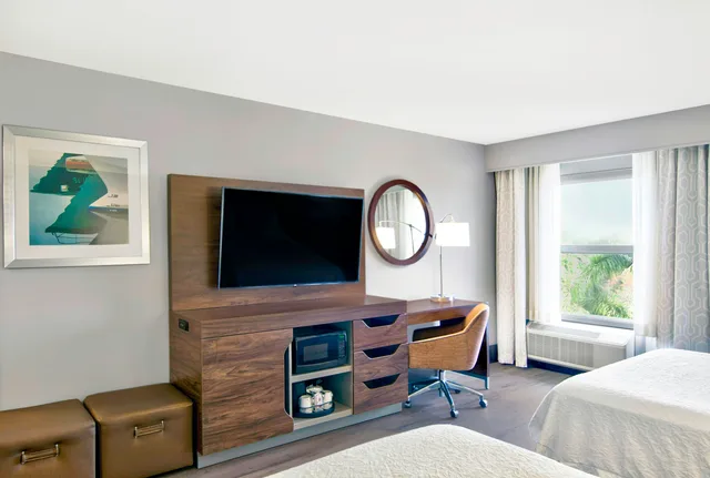 غرفة بسرير كينج، Hampton Inn Ft Lauderdale Airport North Cruise Port 4/4