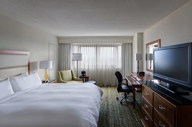 جناح تنفيذي بسرير كينج مع أريكة، MARRIOTT COPLEY PLACE 2/5