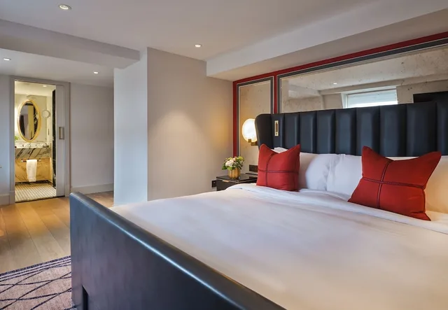لوفت بسريرين كينج، The Mayfair Townhouse – an Iconic Luxury Hotel 2/3