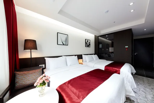 Premier, Deluxe, 2 Double Beds, Ramada by Wyndham Yongin 4/9