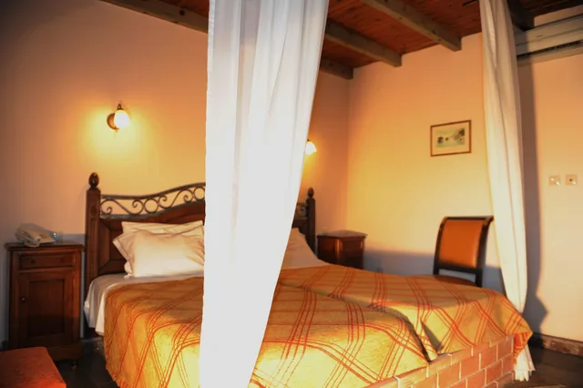 غرفة عائلية بسرير كوين وسريرين منفصلين بإطلالة على الجبل بغرفة نوم واحدة بمطبخ صغير، Fundana Villas Aparthotel 1/5