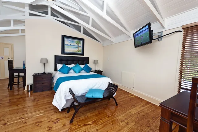 جناح شهر العسل بسرير بطابقين وسرير كوين بإطلالة على البحر، Aquamarine Guest House 2/8