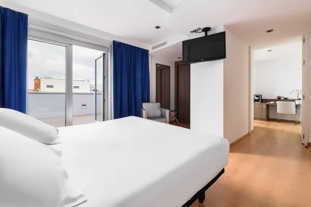 جناح جونيور بسرير كوين بإطلالة على البحر بشرفة، Eurostars Blue Coruna 1/5