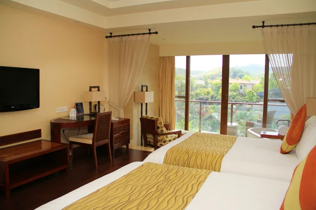 غرفة ديلوكس بسريرين منفصلين بإطلالة على الحديقة، New Century Resort Jiu Long Lake Ningbo 1/1