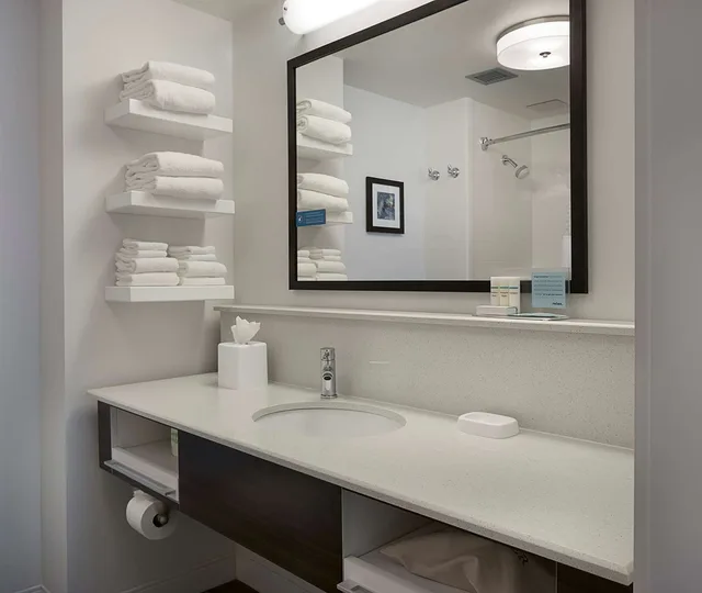 غرفة بسرير كينج، Hampton Inn Suites Charlotte Pineville 2/2