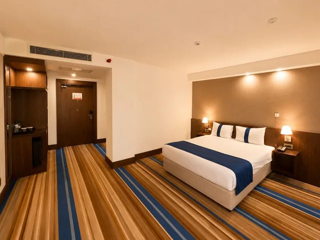 غرفة بسرير كينج لذوي الإعاقة، Liv City Hotels 3/9