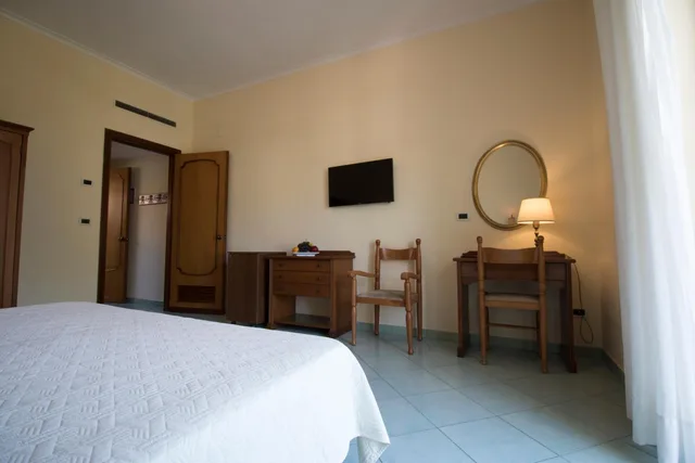 غرفة بسرير مزدوج أو سريرين منفصلين، Hotel Terme Alexander 1/4