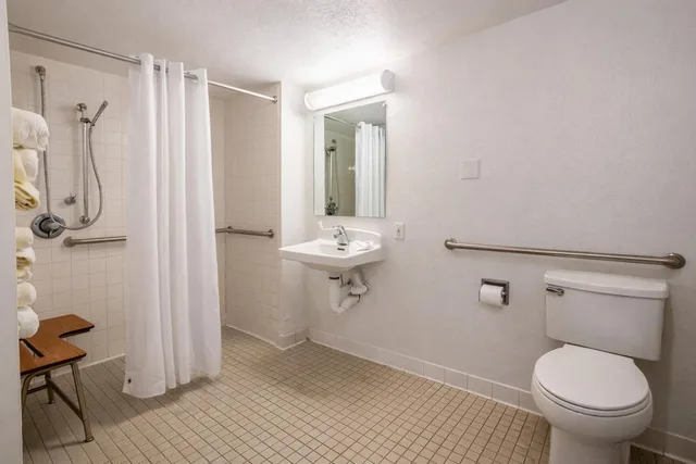 1 King Bed - Mobility Accessible RI Shower Nsmk, Motel6 Blythe, CA 7/10