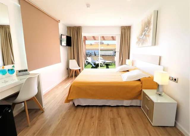 Superior, Queen Bed, Gabarda Hotel 3/10