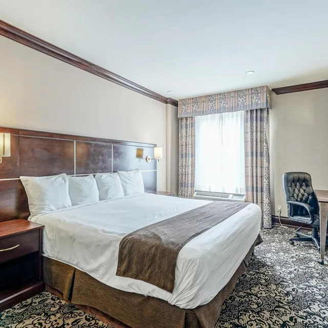 Room, King Bed, Woodbine Hotel and Suites 2/8