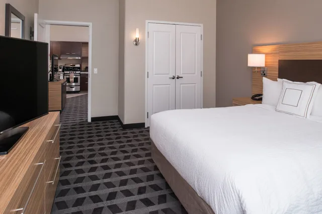 جناح بسرير كوين بإطلالة على الجبل بغرفة نوم واحدة مع أريكة، Towneplace Suites San Bernardino Loma Linda 1/5