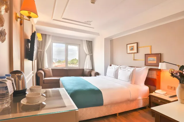 غرفة قياسية بسرير مزدوج وسريرين منفصلين، Orient Express Hotel Spa 1/2