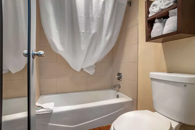 غرفة قياسية بسرير كينج للمدخنين، Best Western Salisbury Plaza 7/8