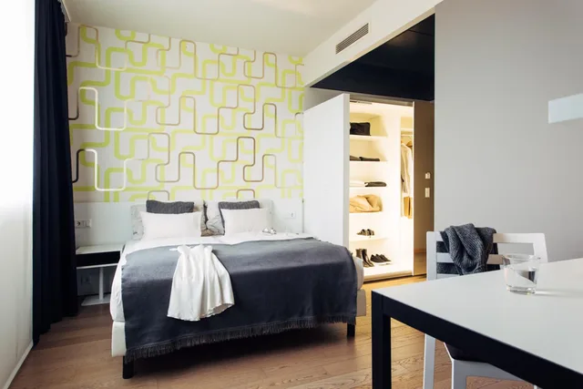 شقة بسرير كينج بغرفة نوم واحدة مع أريكة، Harrys Home Hotel Munchen 1/6