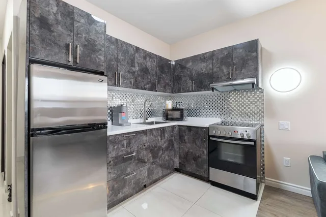 غرفة قياسية كبيرة بسرير كوين بمطبخ، Hotel Montreal Metropolitan, an Ascend Collection Hotel 10/10