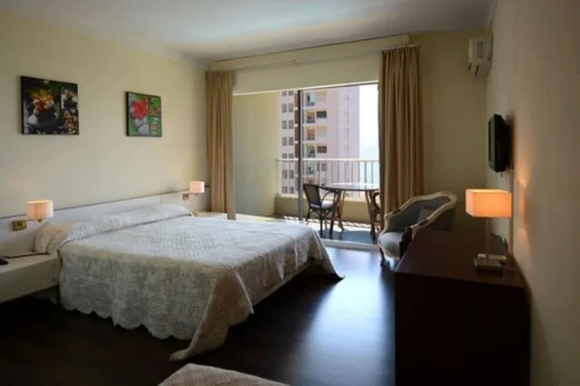 غرفة بسريرين منفصلين بإطلالة على البحر، Sun Beach Hotel 3/10