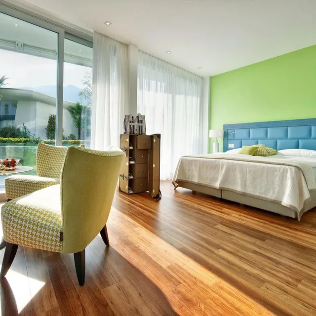 Deluxe, King Bed, Partial Lake View، Eden Roc 7/9