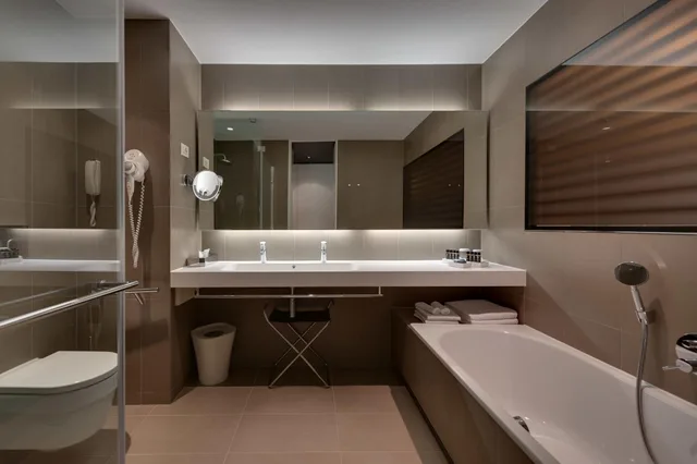 غرفة بريميوم بشرفة مفردة بسرير مزدوج، Lone Hotel by Maistra Collection 3/3