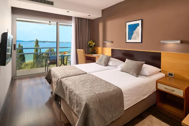 غرفة سوبيريور بسرير مزدوج بإطلالة على البحر، Hotel Imperial Vodice 1/1