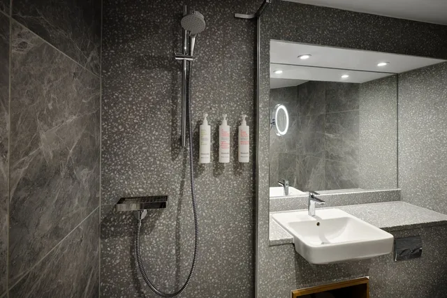 غرفة ديلوكس بسرير مزدوج، Edinburgh Marriott Hotel Holyrood 7/8