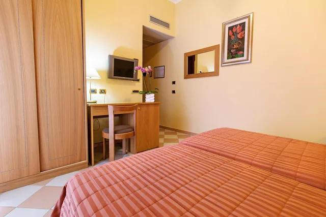 غرفة قياسية بسريرين منفصلين بشرفة، Grand Hotel Moon Valley 3/6