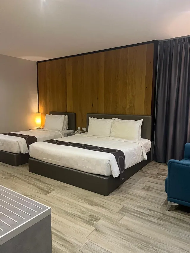غرفة ديلوكس ثلاثية بسرير كينج وسرير فردي، FRAME HOTEL 1/3