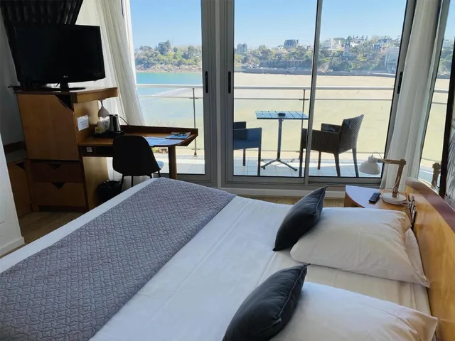 Comfort, Queen Bed, Water Front, Balcony، Best Western Hotel Le Crystal Dinard 4/10