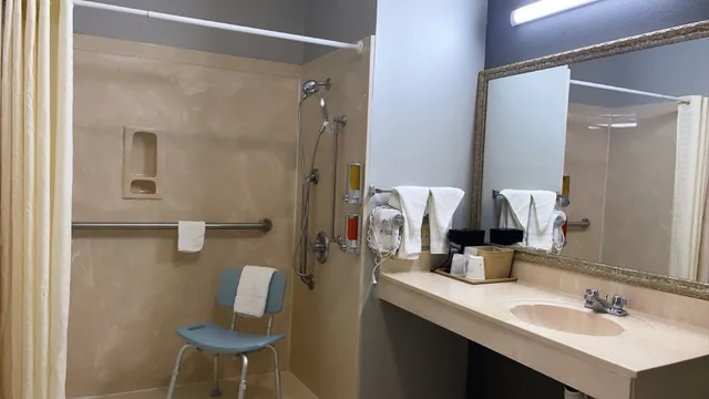 غرفة بسرير كينج لذوي الإعاقة، Days Inn by Wyndham North Little Rock/ Maumelle 8/9