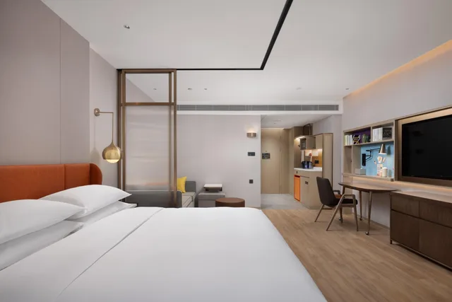 Flexible Deluxe Double Room, Home2 Suites by Hilton Guangzhou Baiyun Airport West 1/3